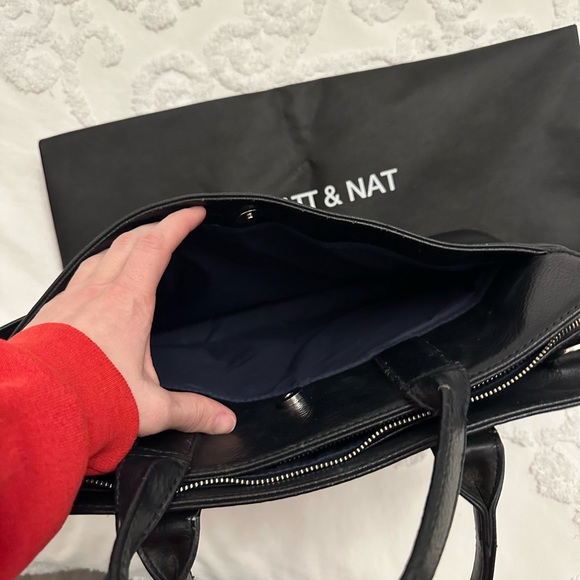 Matt and Nat bag with dust bag - Picture 9 of 9